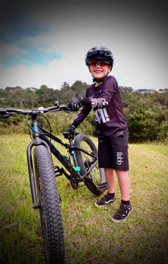 Kids' Terrain Short - Black - ilabb Canada
